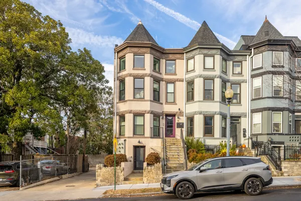 $635,000 | 14 T Street Northeast, Unit 1, Washington, DC 20002