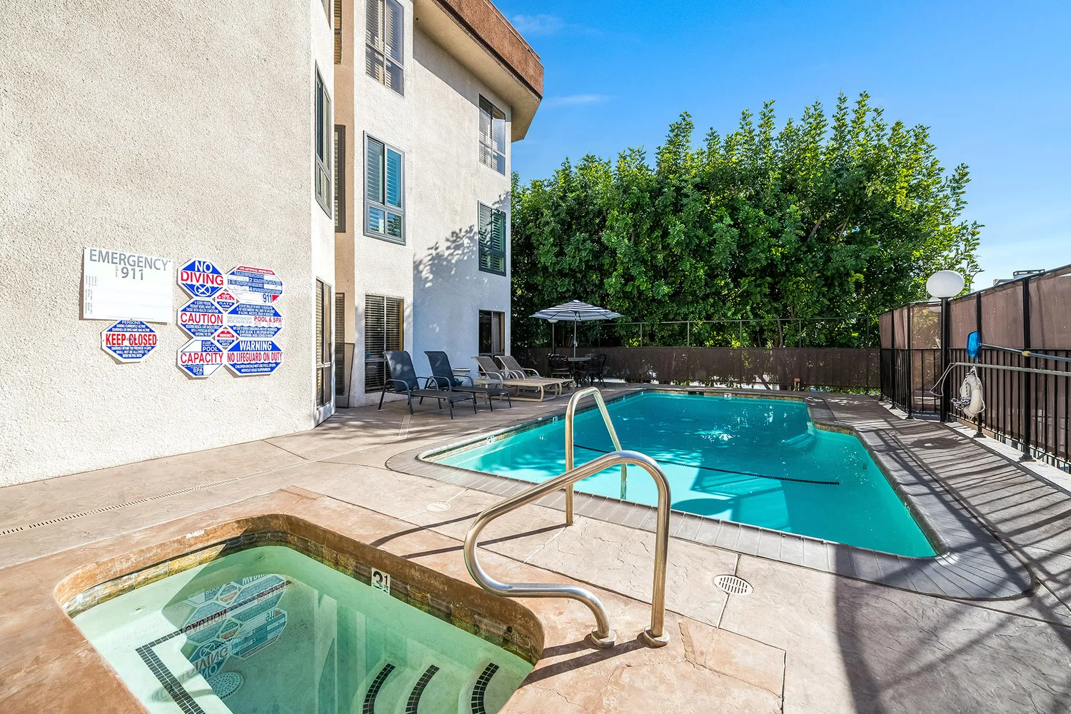 $849,000 | 10409 Riverside Drive, Unit 203, Toluca Lake, CA 91602