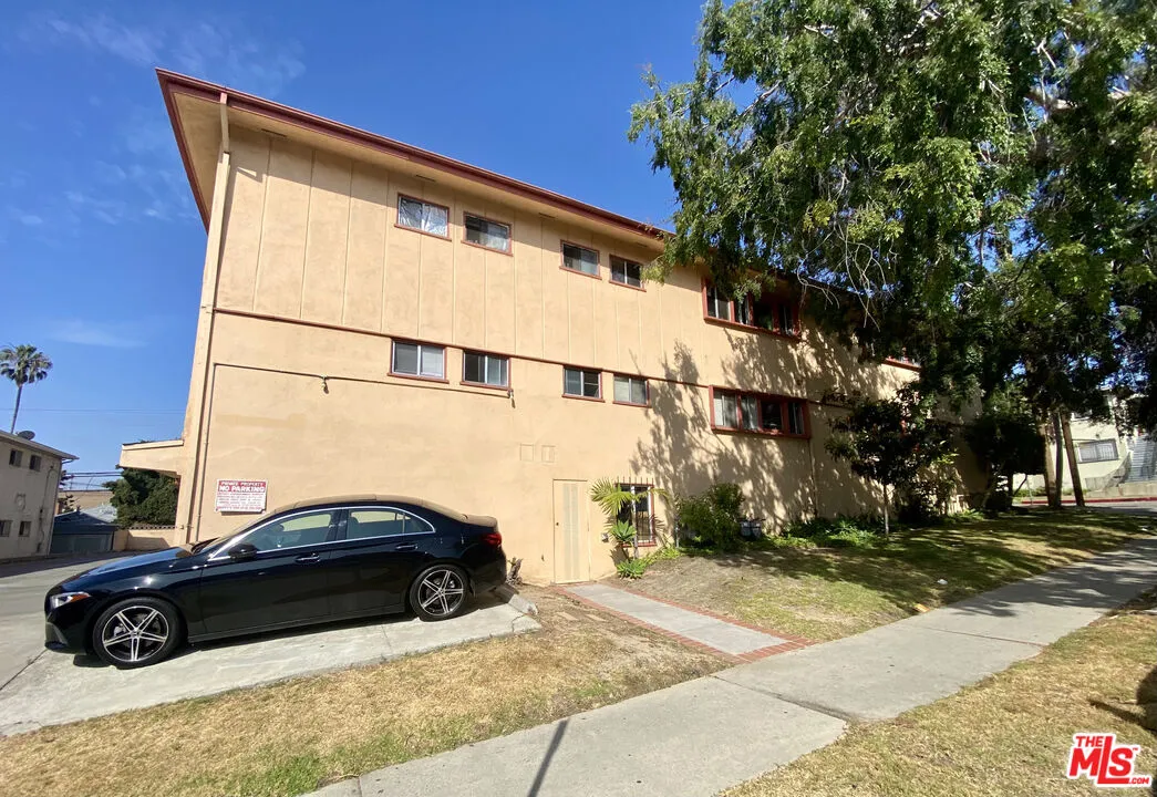 11150 Regent Street Los Angeles, CA 90034 - Photo 5 of 16 a view of parking area