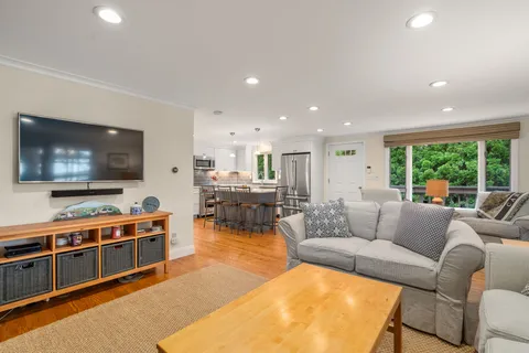 Contact Agent | 84 South Shore Drive, Sturbridge, MA 01566