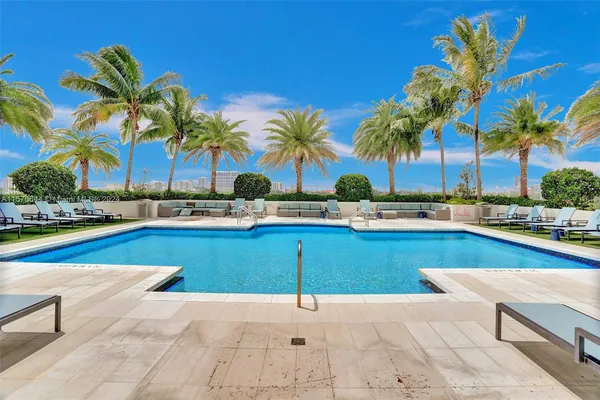 $460,000 | 3000 Coral Way, Unit 412, Miami, FL 33145
