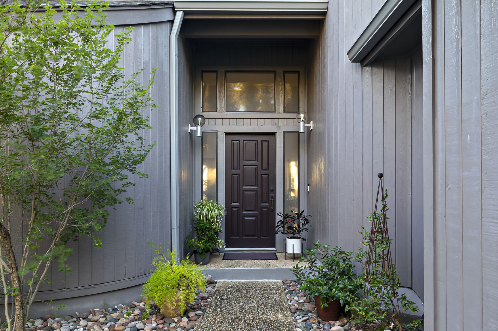 1605 The High Road Austin, TX 78746 - Photo 4 of 45 a front view of a house with garden