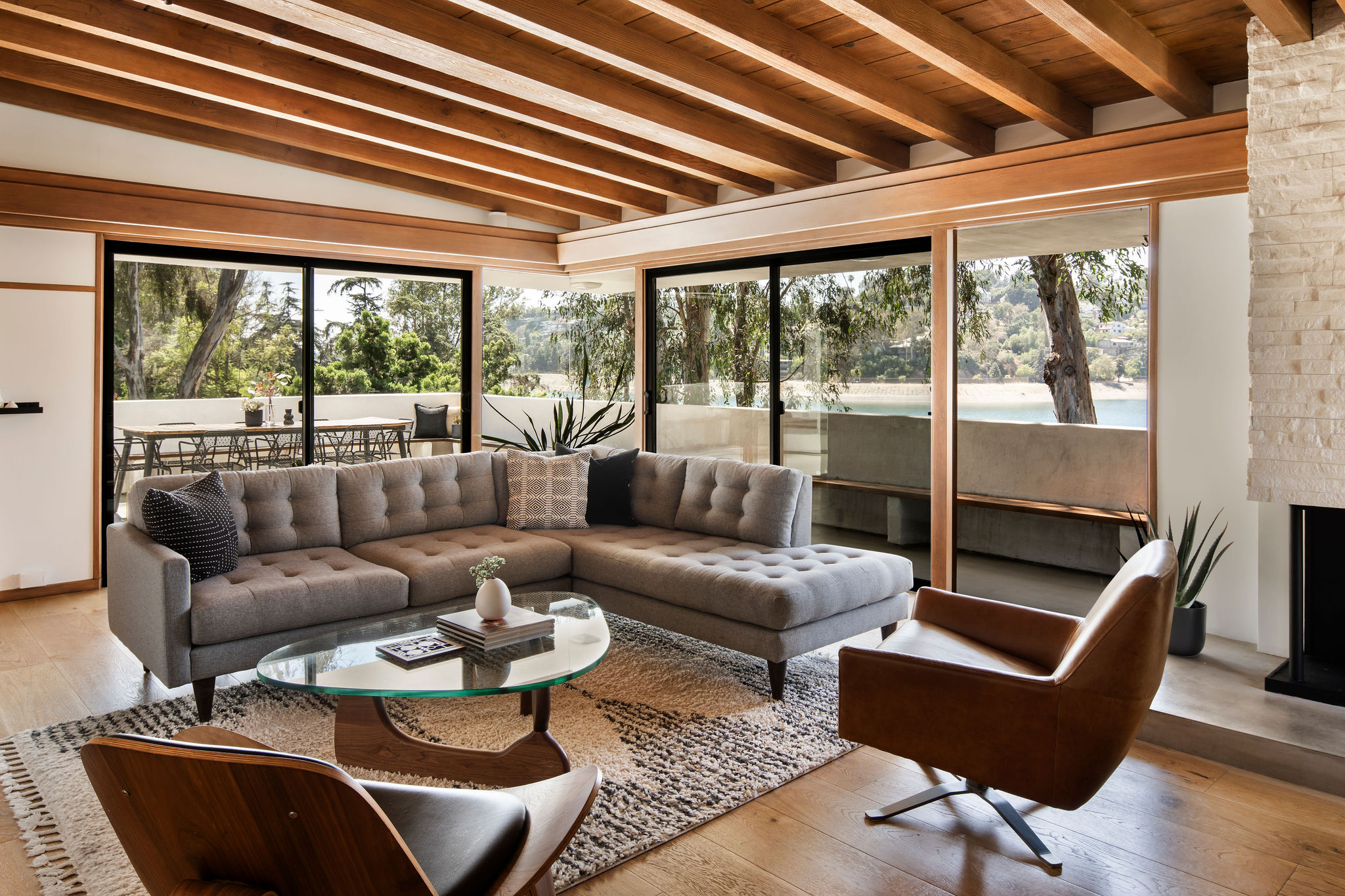 2371 Cove Ave Los Angeles, CA 90039 - Photo 10 of 43