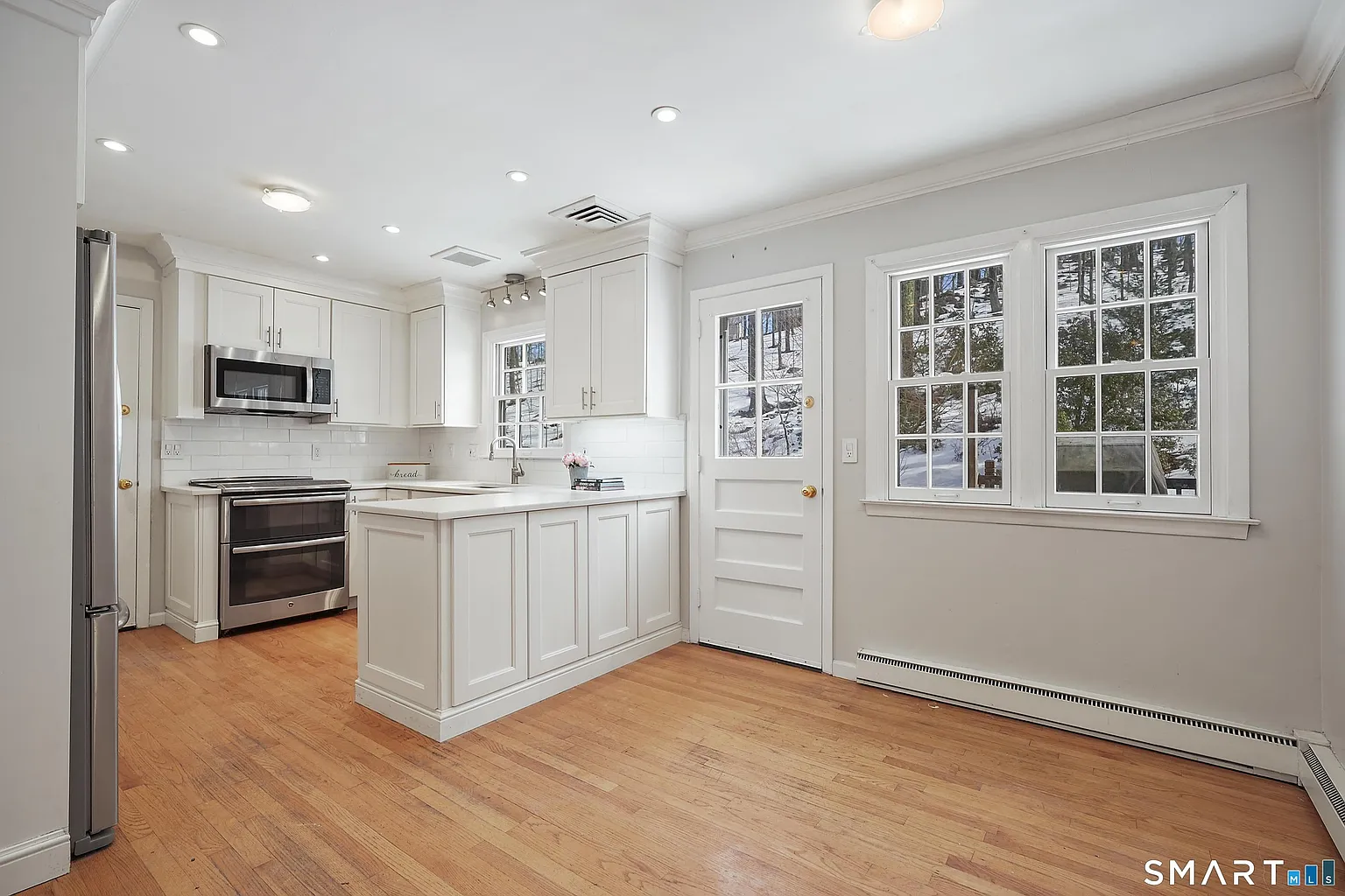 39 McIntosh Road Stamford, CT 06903 - Photo 4 of 39