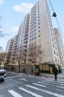 $745,000 | 400 East 77th Street, Unit 6C | Lenox Hill