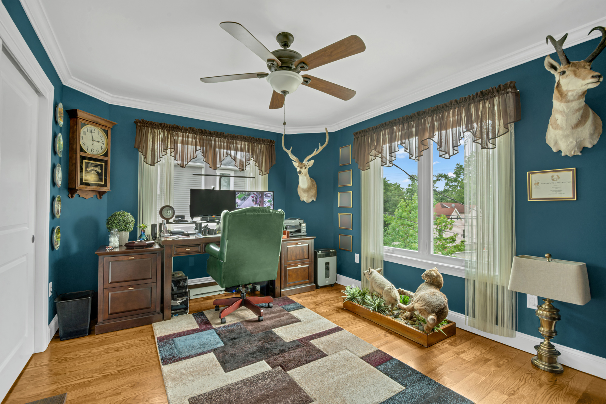 909 Jewett Avenue Staten Island, NY 10314 - Photo 28 of 65 a living room with furniture and a large window