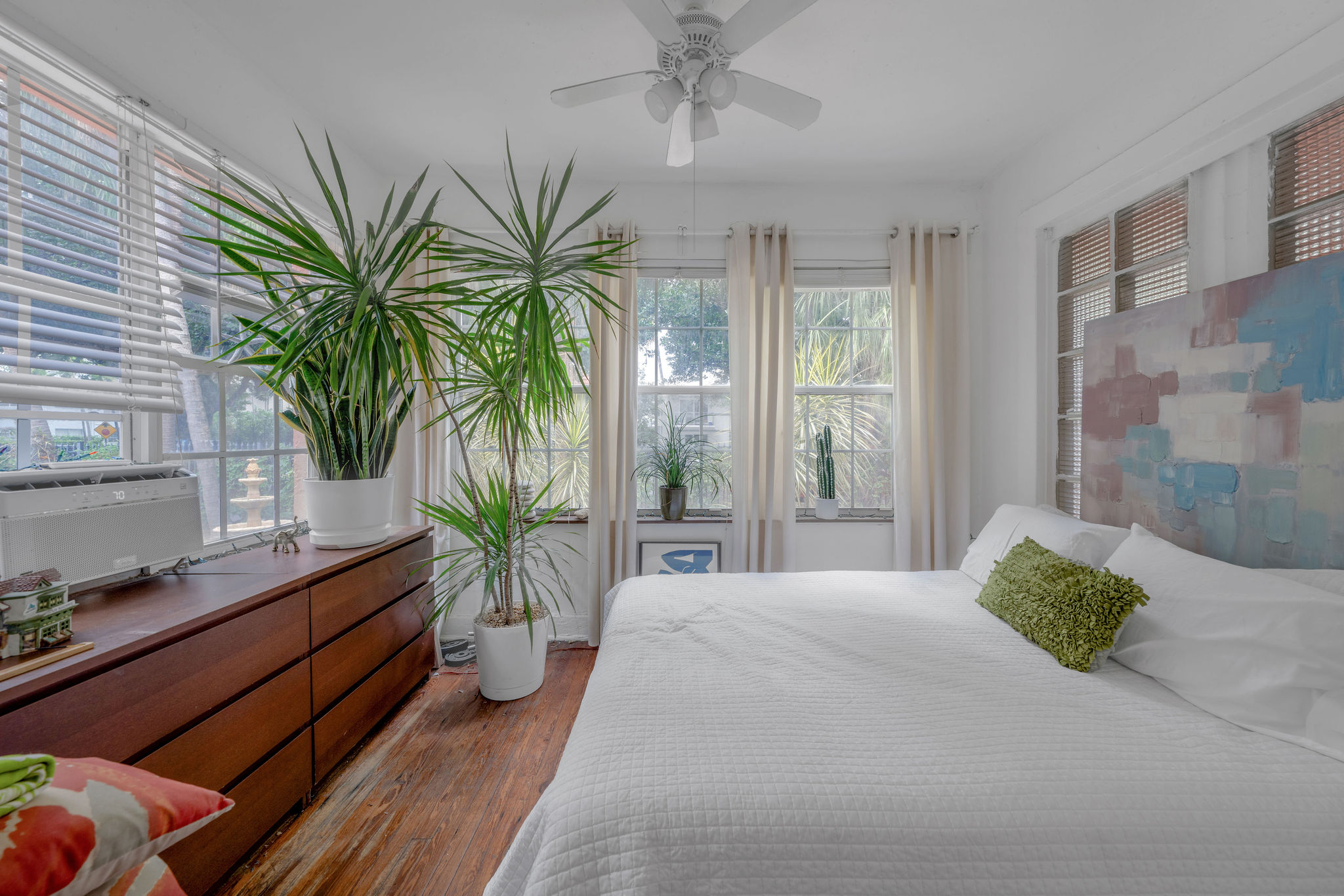 735-745 Meridian Avenue Miami Beach, FL 33139 - Photo 5 of 62 a bedroom with a large bed and a potted plant