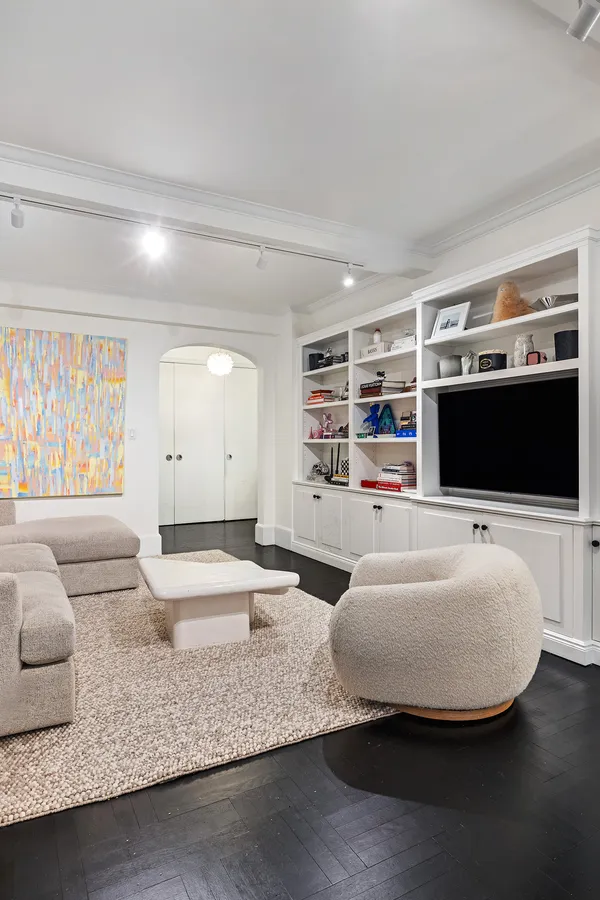 $1,050,000 | 325 East 79th Street, Unit 6C | Upper East Side