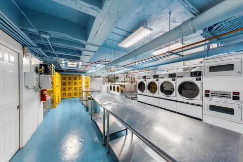 $475,000 | 415 West Aldine Avenue, Unit 2B, Chicago, IL 60657