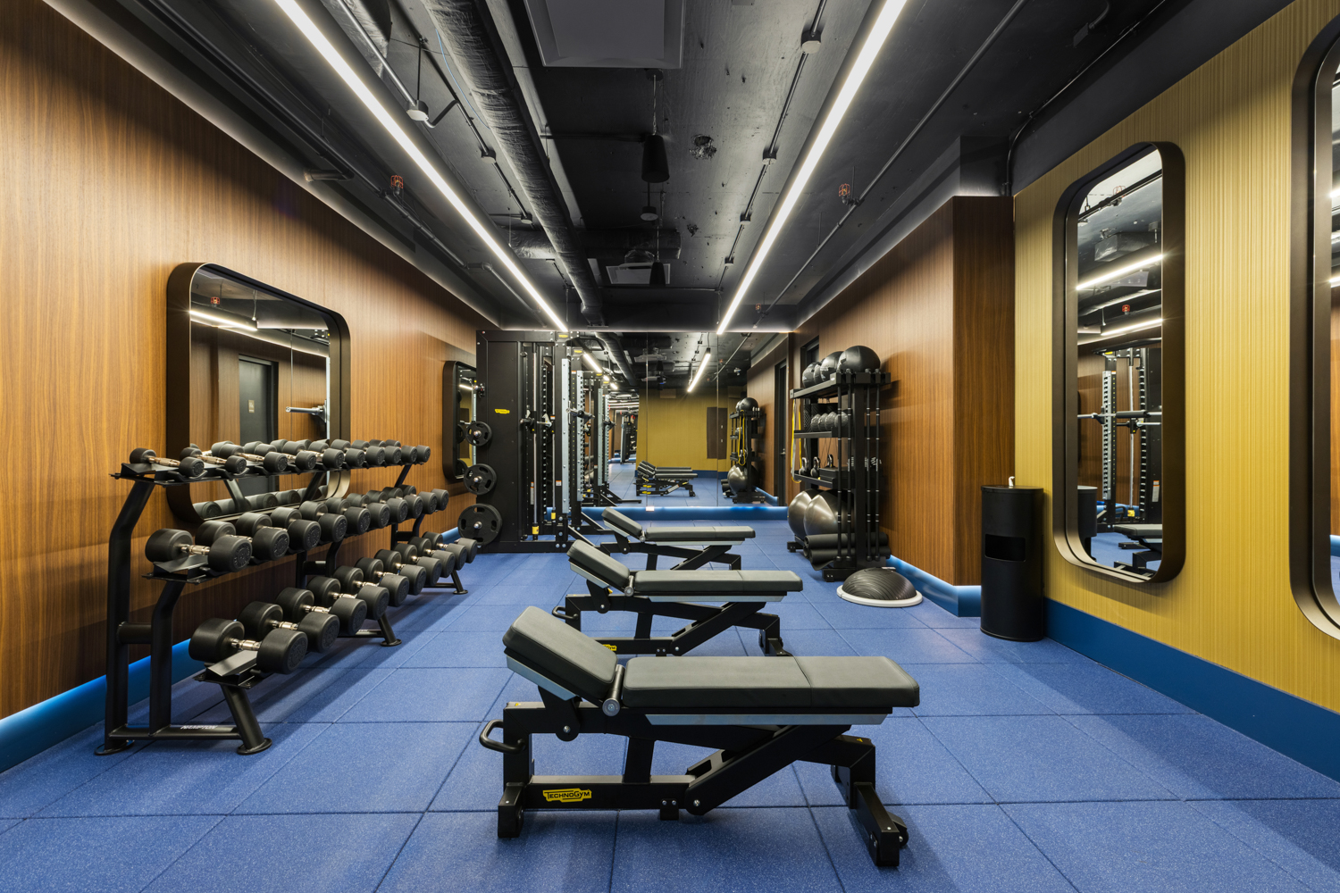 980 6th Avenue, Unit 416 Manhattan, NY 10018 - Photo 15 of 22 a room with gym equipment