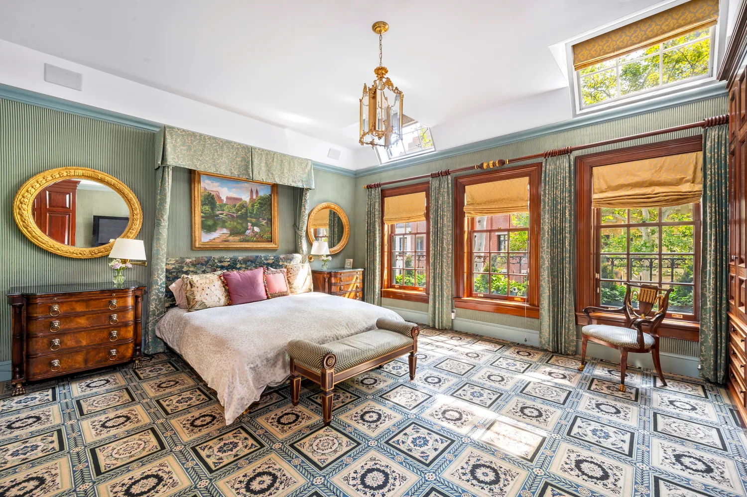a view of livingroom with furniture