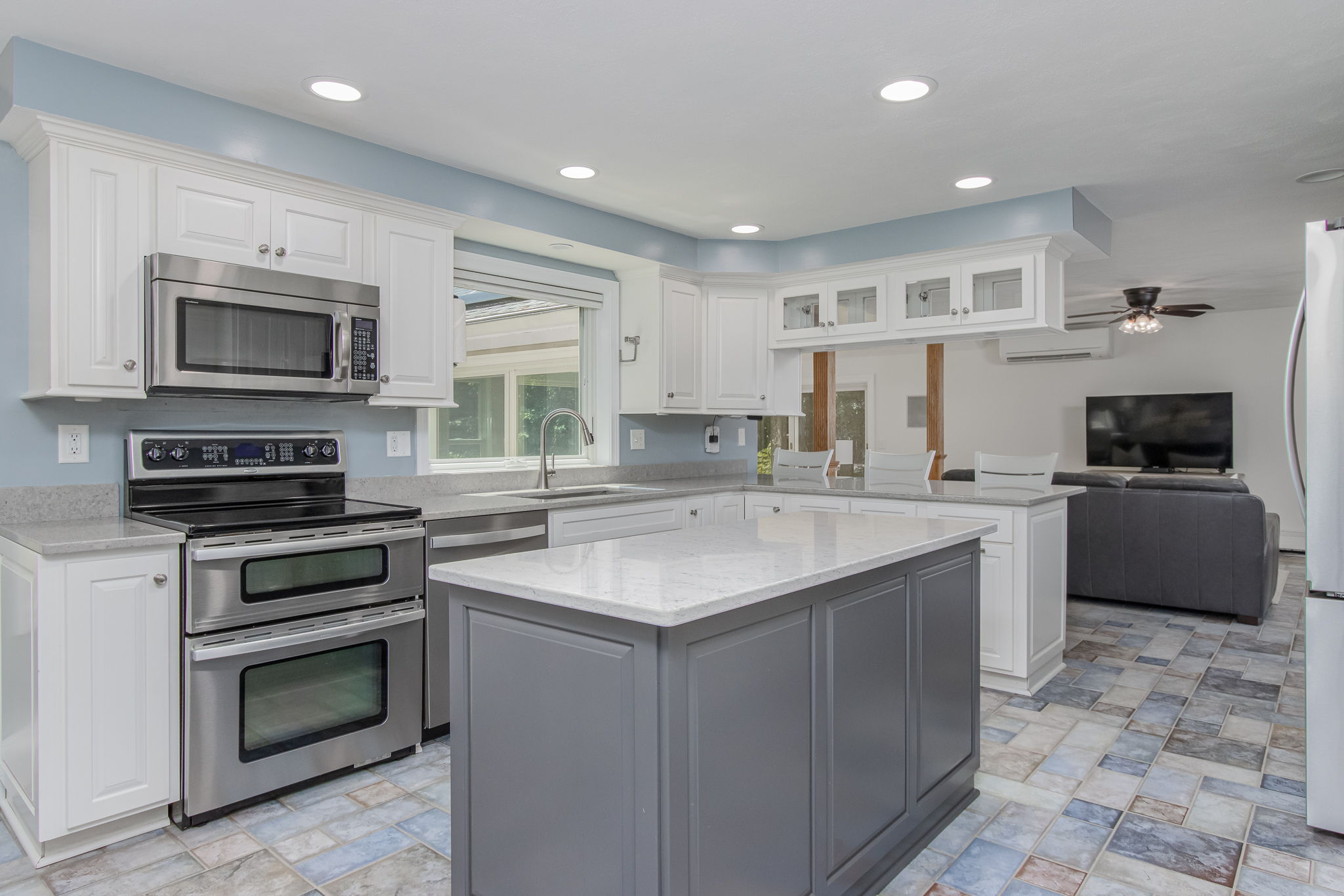 4 Upton Street Dunstable, MA 01827 - Photo 5 of 40