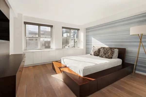 $995,000 | 150 East 61st Street, Unit 16D | Lenox Hill