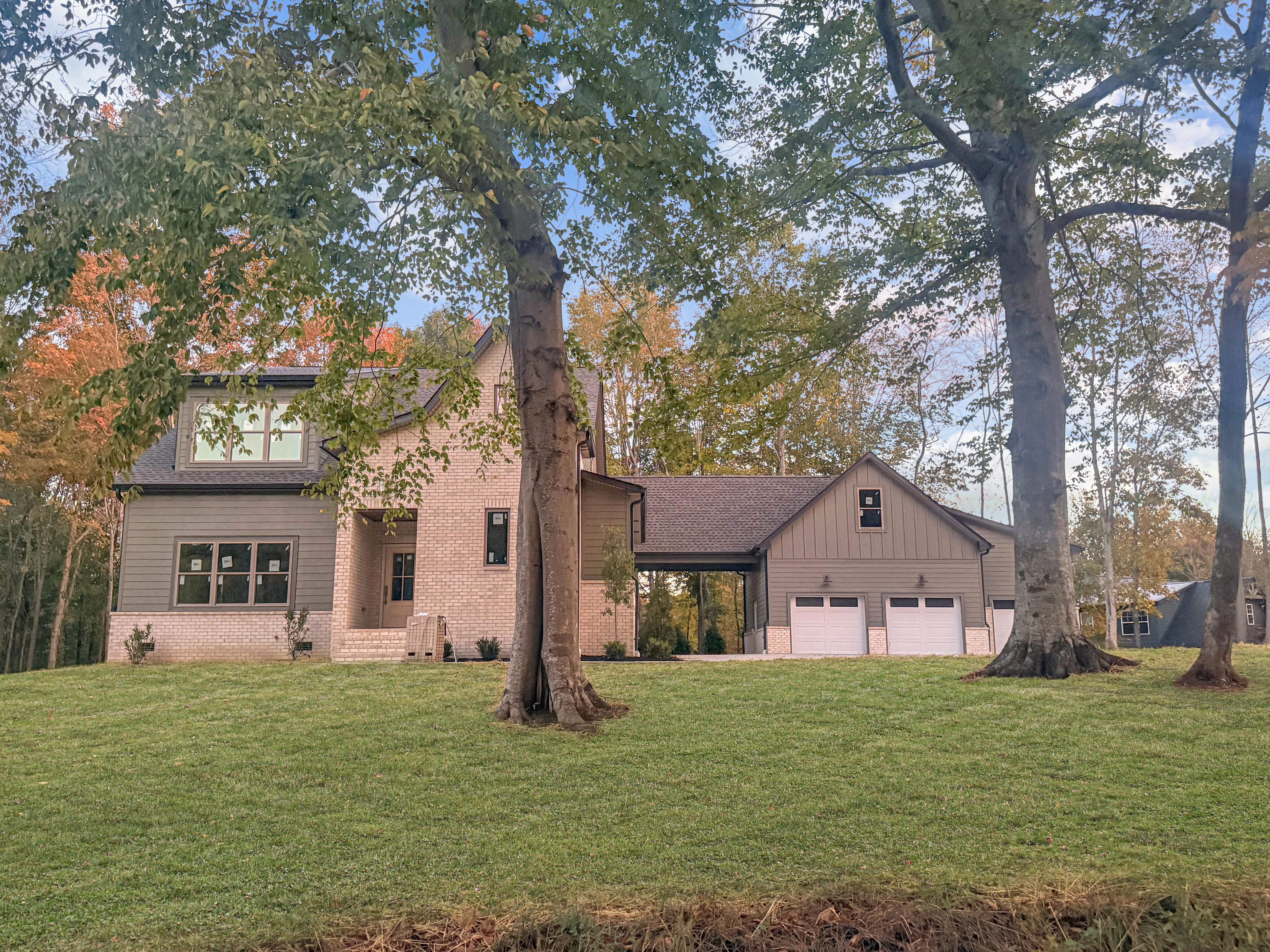 2949 Pace Road Clarksville, TN 37043 - Photo 3 of 18 a front view of a house with garden