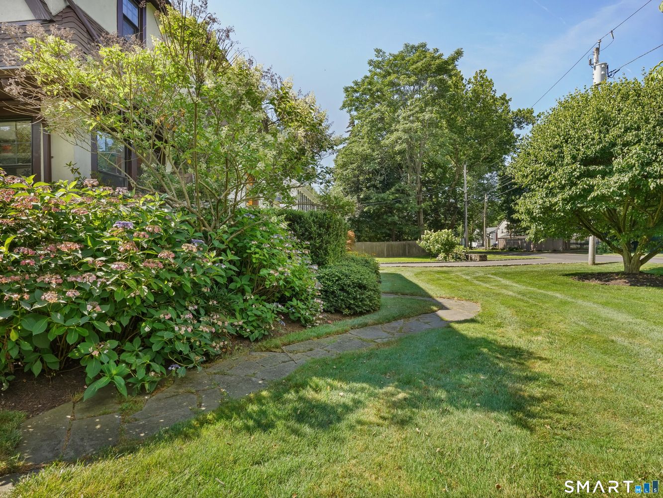 164 Wakeman Road Fairfield, CT 06824 - Photo 35 of 39