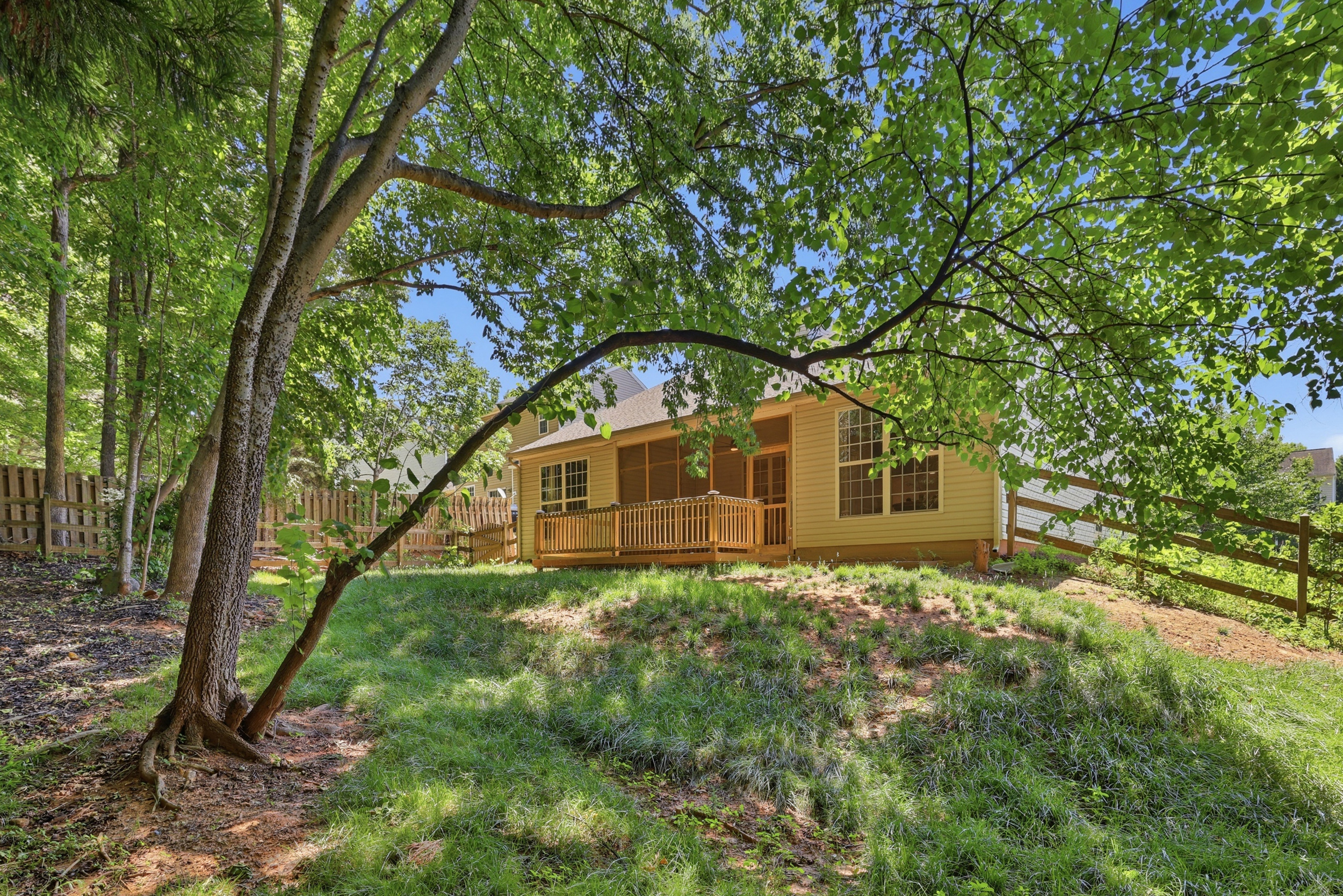 2454 Carmathen Road Charlotte, NC 28269 - Photo 37 of 41