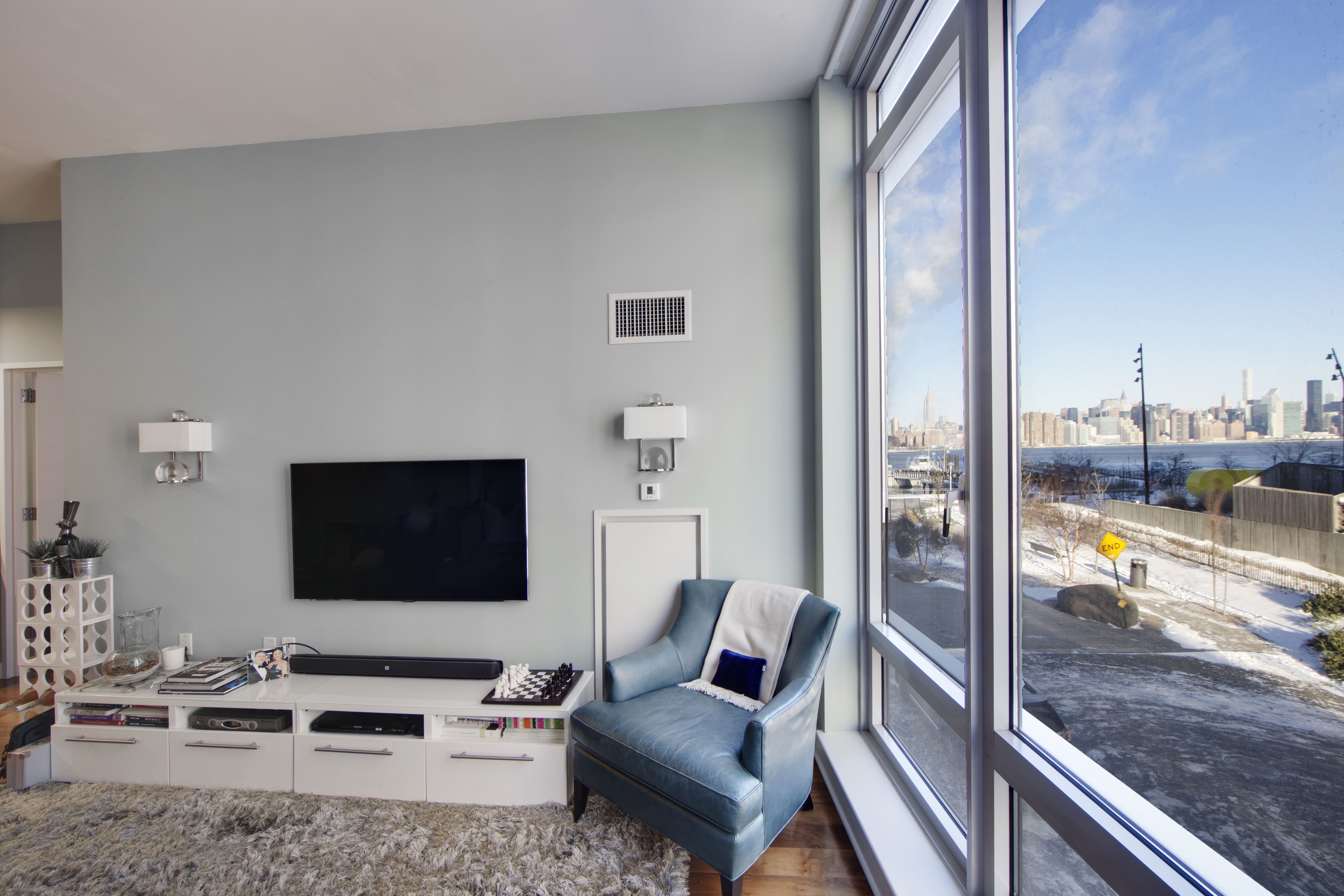 2 Northside Piers, Unit 2U Brooklyn, NY 11249 - Photo 2 of 12 a living room with furniture