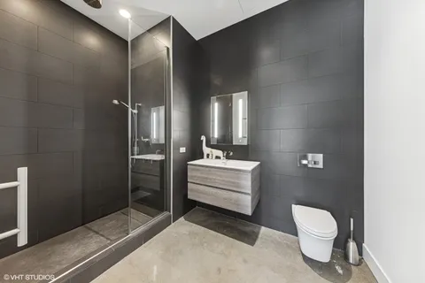 $2,999,999 | 900 West Washington Boulevard, Unit 202, Chicago, IL 60607