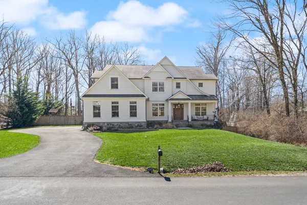 $2,550,000 | 8621 McHenry Street, Vienna, VA 22180