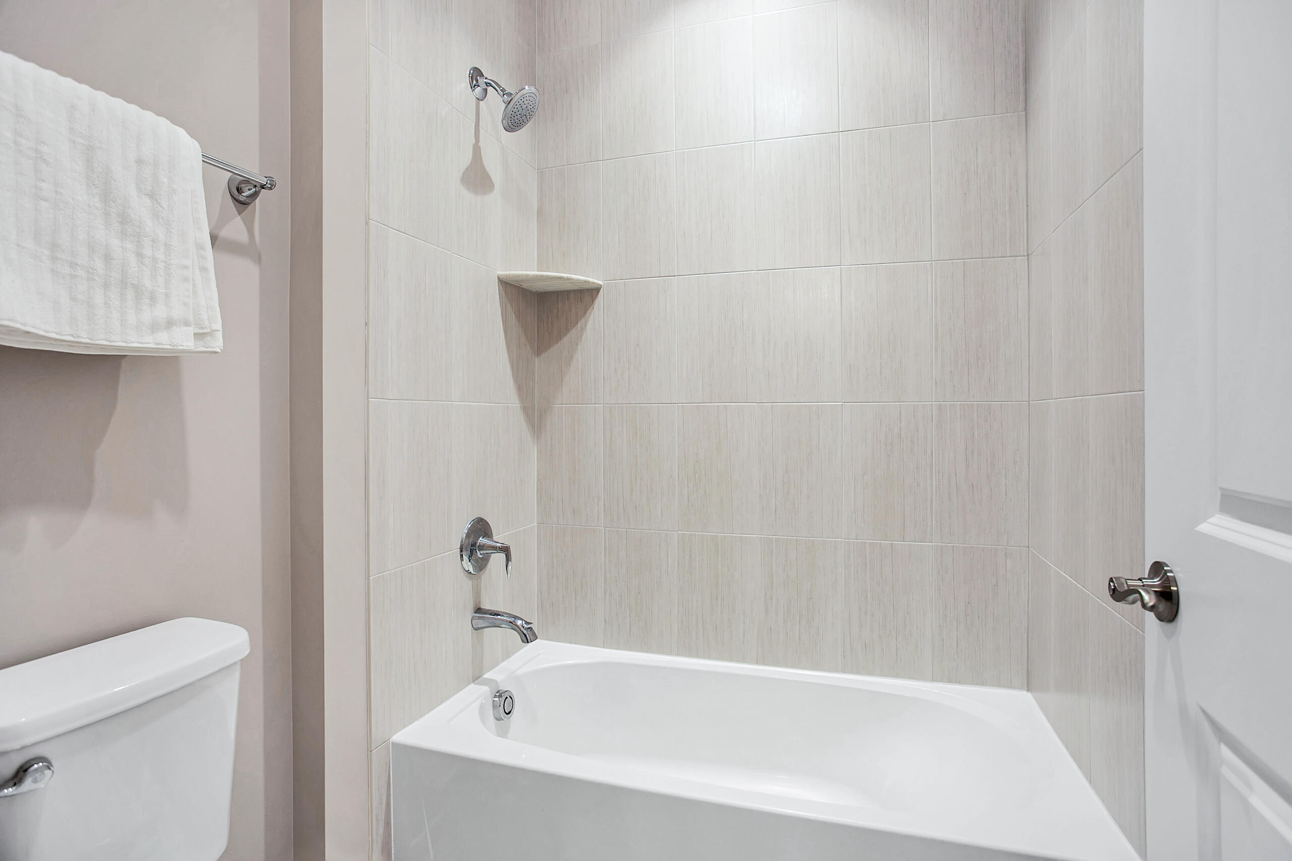 1011 Justinian Street Leesburg, VA 20175 - Photo 37 of 56 a bathroom with a bathtub