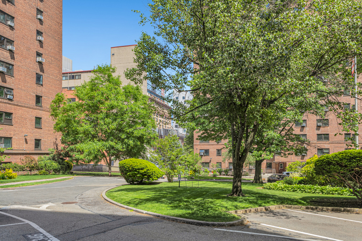 235 Adams Street, Unit 11DE Brooklyn, NY 11201 - Photo 15 of 19