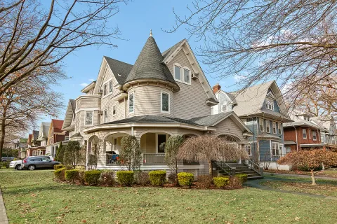 $2,995,000 | 700 East 17th Street | Ditmas Park