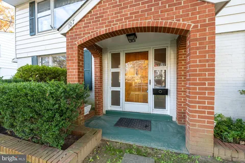 Contact Agent | 107 Patrick Street Southeast, Vienna, VA 22180