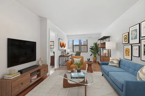 $650,000 | 201 East 21st Street, Unit 11H | Gramercy