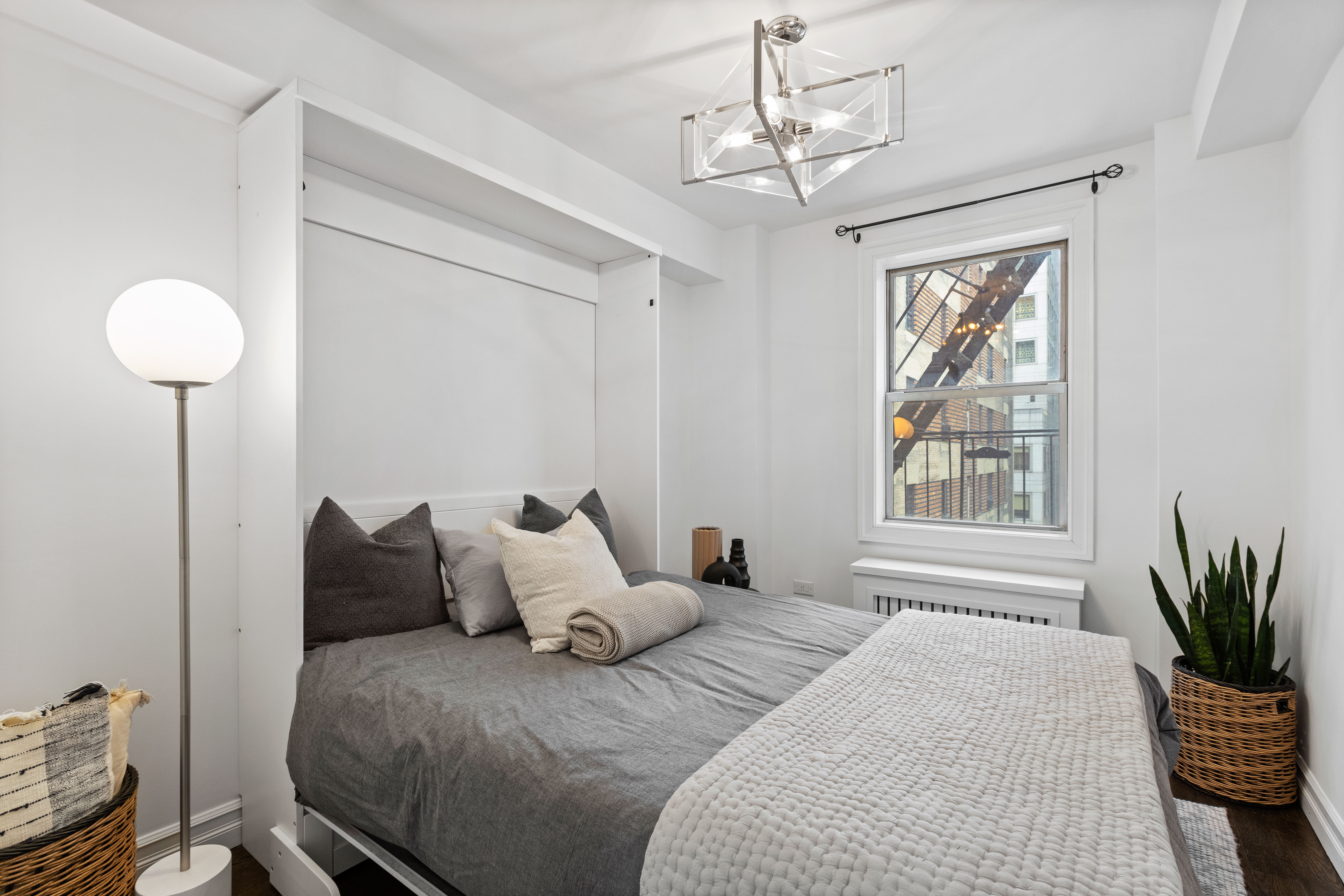 321 East 43rd Street, Unit 812 Manhattan, NY 10017 - Photo 6 of 11