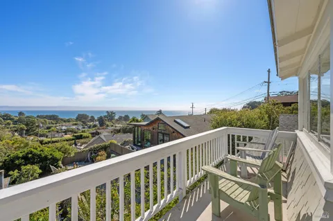 $3,680,000 | 40 Laurel Avenue, Stinson Beach, CA 94970