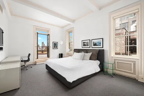 $5,000,000 | 911 Park Avenue, Unit PHE | Upper East Side