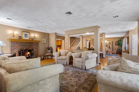 Contact Agent | 187 High Street, Winchester, MA 01890