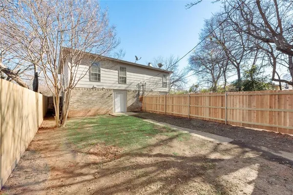 $2,100 | 1313 Willow Wood Court, Irving, TX 75060