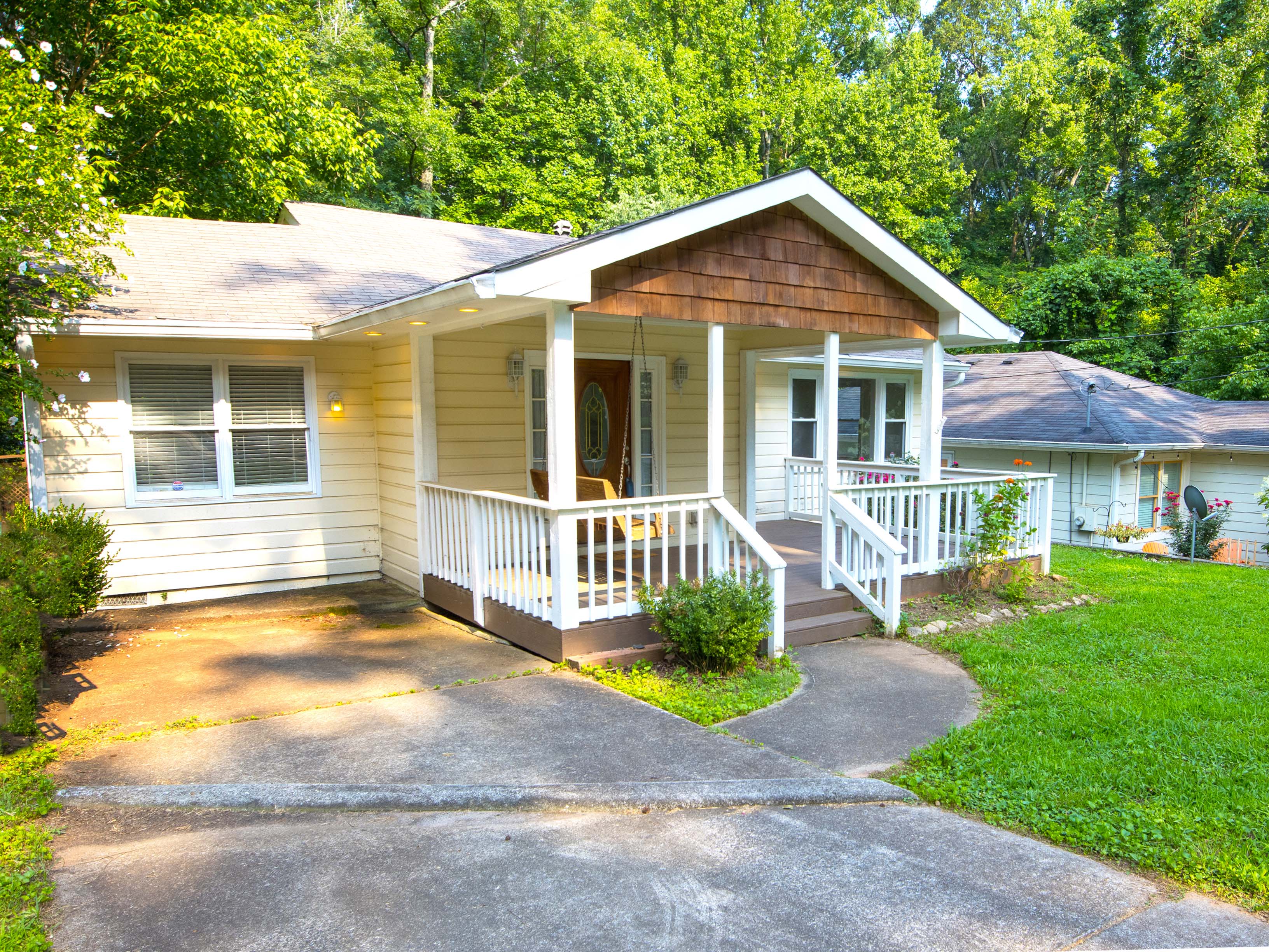 102 Rogers Street Southeast Atlanta, GA 30317 - Photo 2 of 23