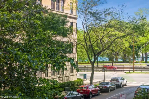 $475,000 | 415 West Aldine Avenue, Unit 2B, Chicago, IL 60657