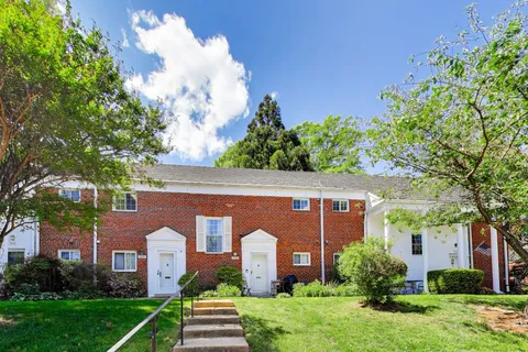 $330,000 | 3442 Martha Custis Drive, Unit 3103442, Alexandria, VA 22302