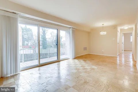 $465,000 | 4360 Cherry Hill Road, Unit 103, Arlington, VA 22207