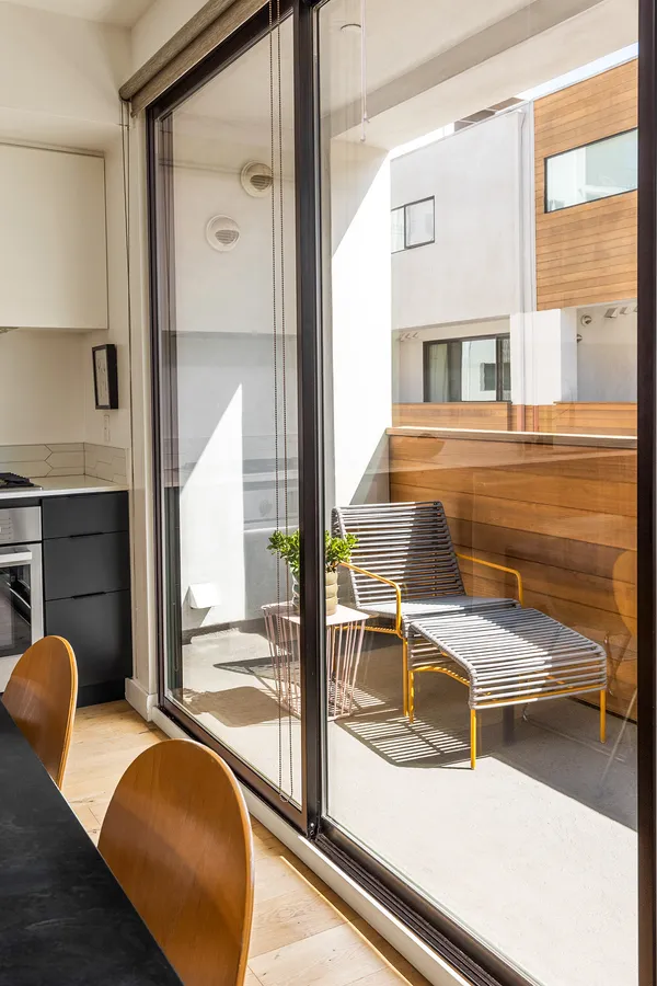 $1,100,000 | 860 1/2 South Wilton Place, Los Angeles, CA 90005