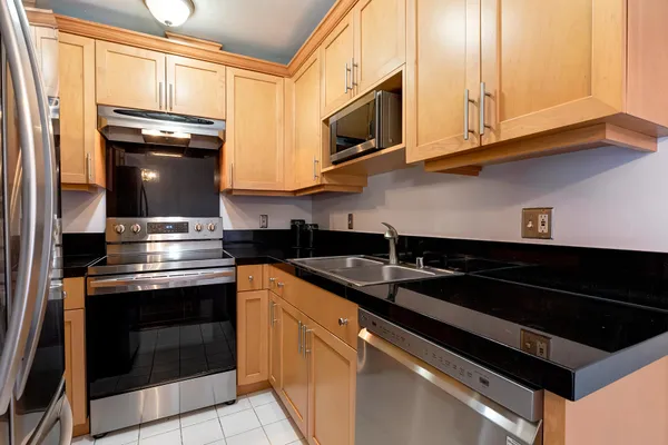 $599,000 | 5651 Windsor Way, Unit 308, Culver City, CA 90230