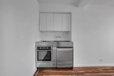$300,000 | 5 Tudor City Place, Unit 1126 | Murray Hill