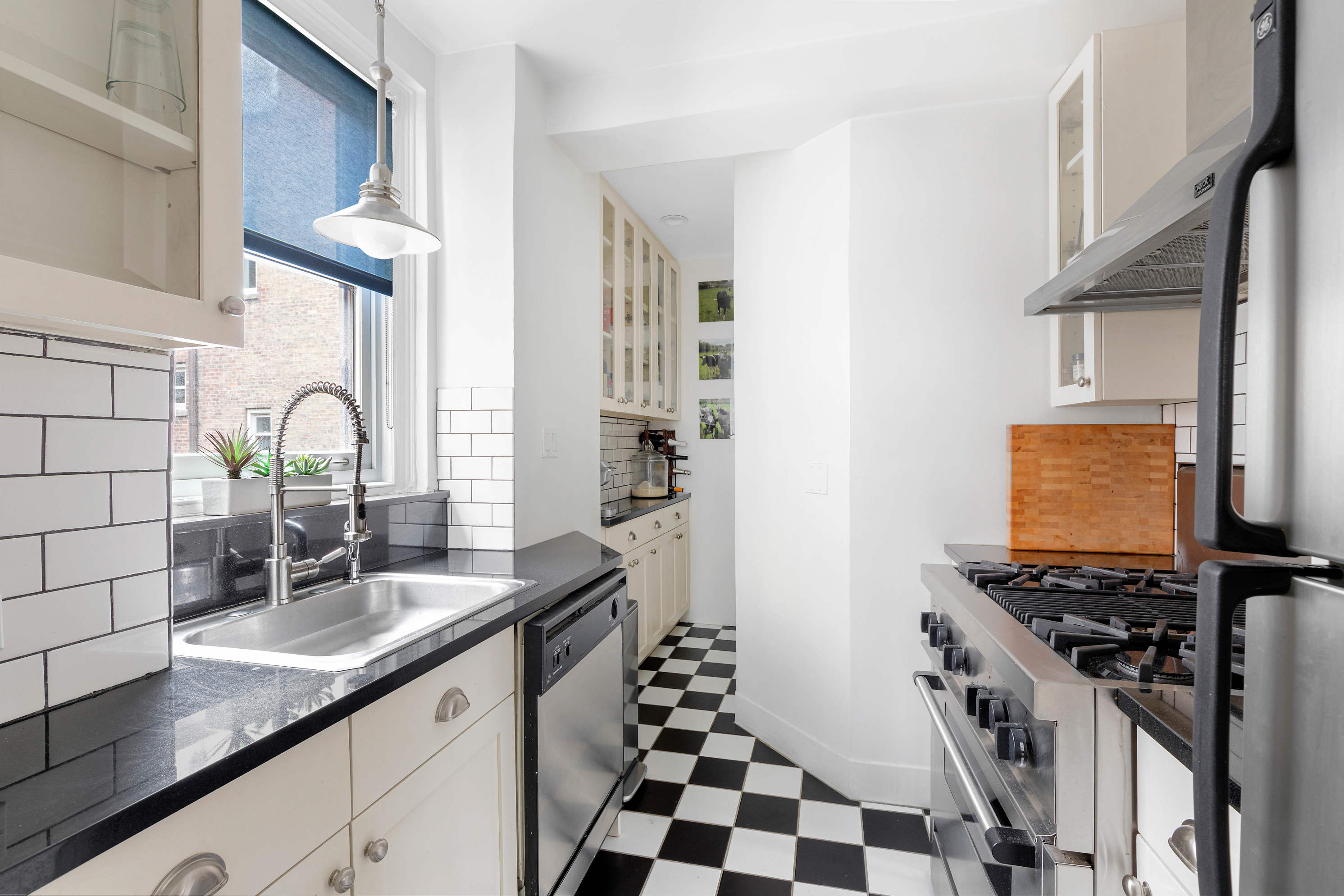 111 East 75th Street, Unit 8A Manhattan, NY 10021 - Photo 9 of 13