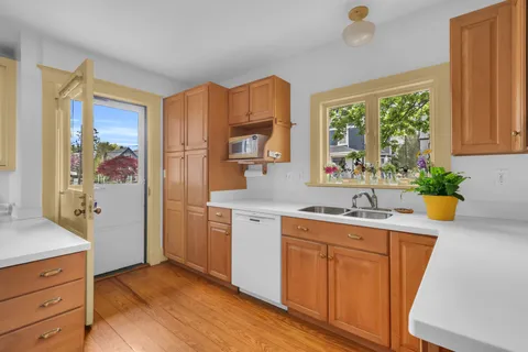 $3,000,000 | 4 Van Zandt Avenue, Newport, RI 02840
