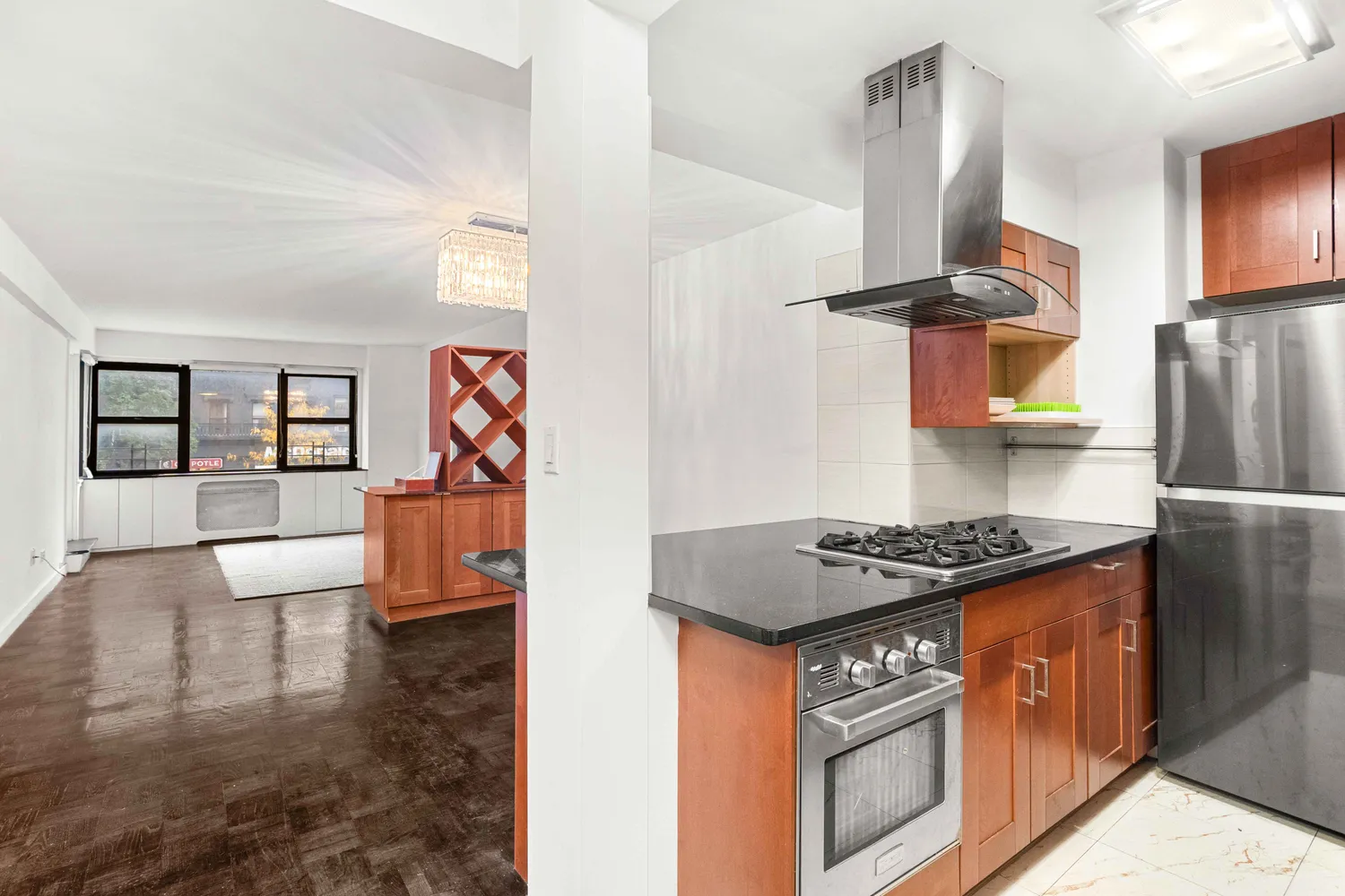 $660,000 | 345 East 69th Street, Unit 2E | Lenox Hill