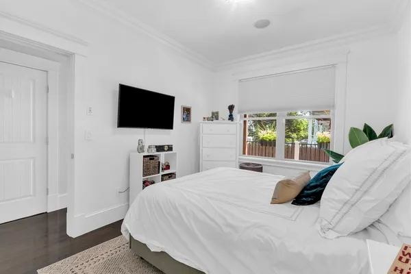 $1,100,000 | 725 East 6th Street, Unit 1, Boston, MA 02127