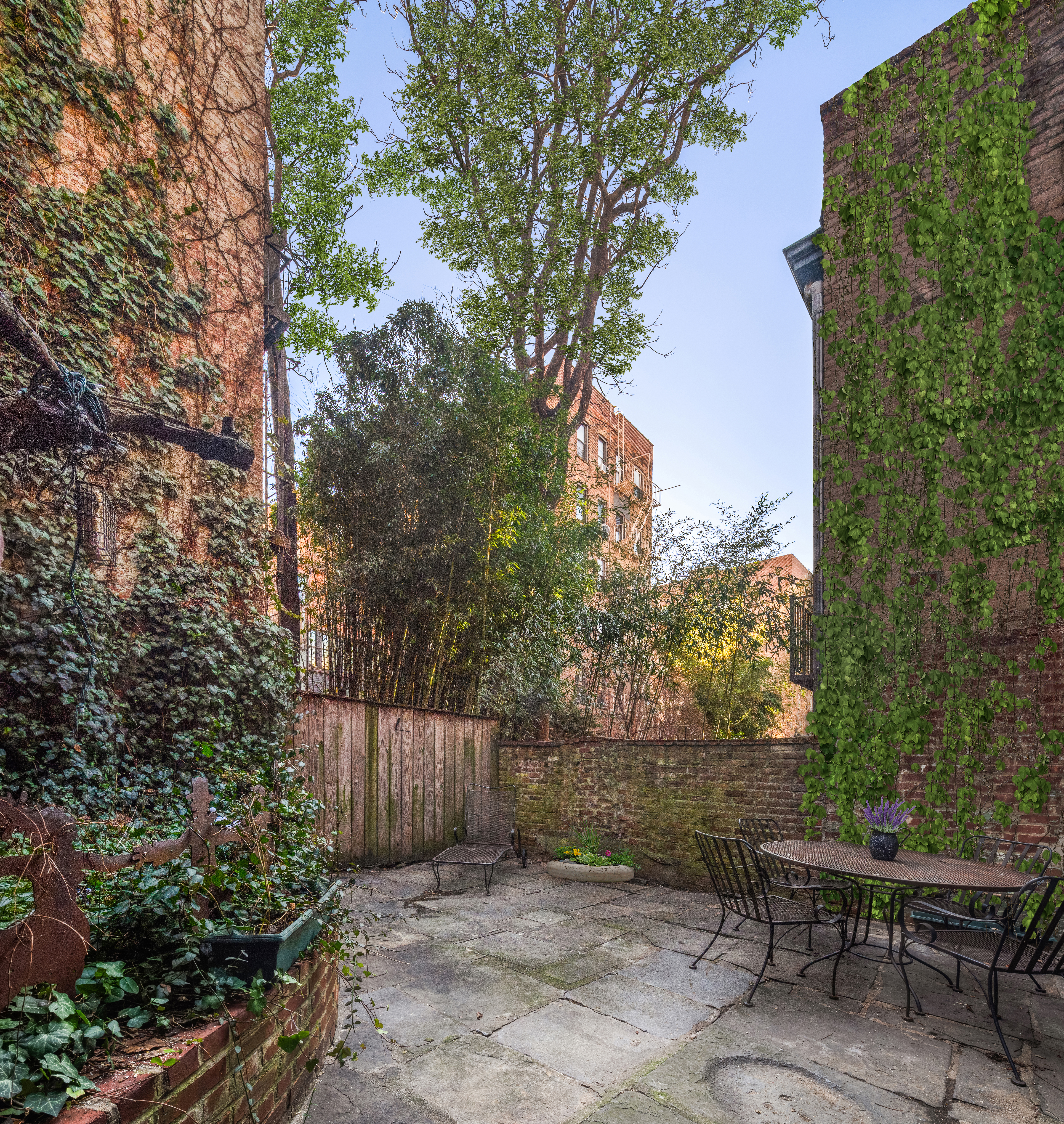 20 Bank Street Manhattan, NY 10014 - Photo 7 of 8 a view of backyard with plants and trees