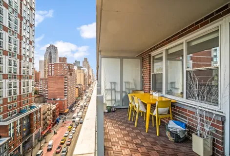 $585,000 | 363 East 76th Street, Unit 14E | Lenox Hill