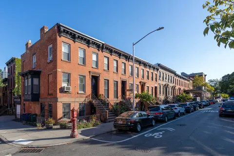 $3,300,000 | 331 Hoyt Street | Carroll Gardens