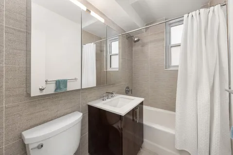$1,150,000 | 63 East 9th Street, Unit 3U | Greenwich Village