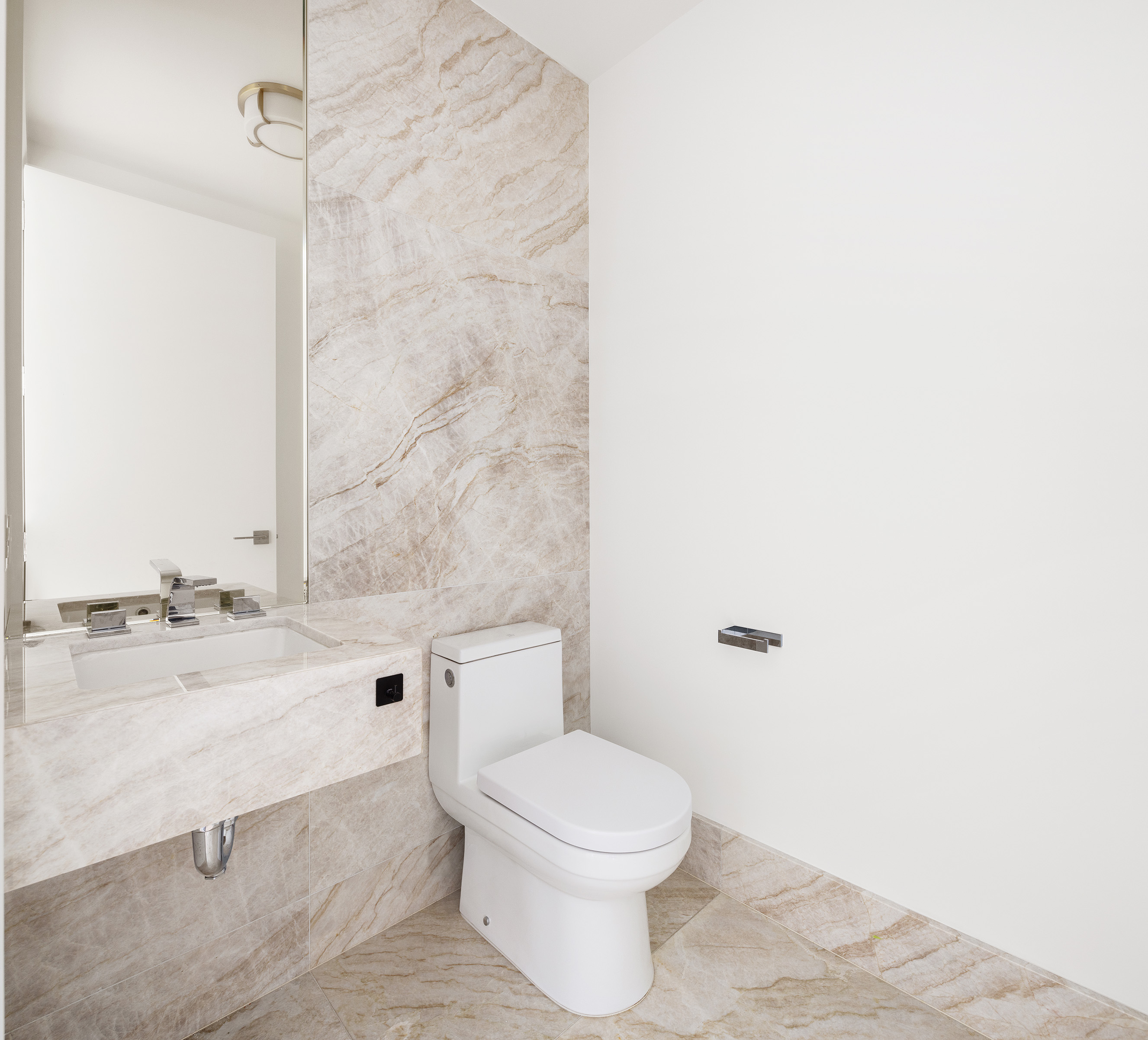 15 Hudson Yards, Unit 29E Manhattan, NY 10001 - Photo 5 of 6 a bathroom with a toilet a sink and a bathtub