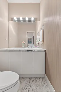 $1,695,000 | 167 East 61st Street, Unit 20E | Lenox Hill